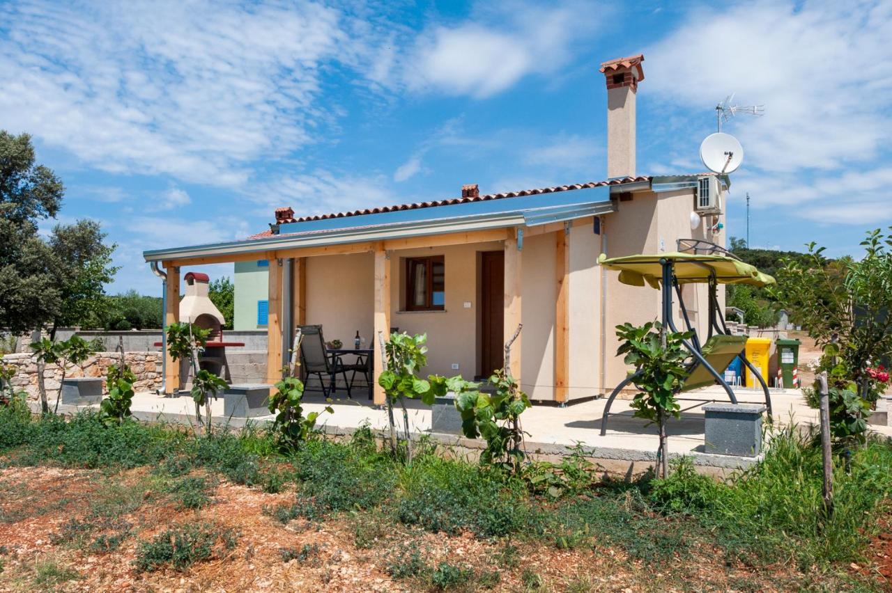 Casetta In Campagna Rovinj Exterior photo